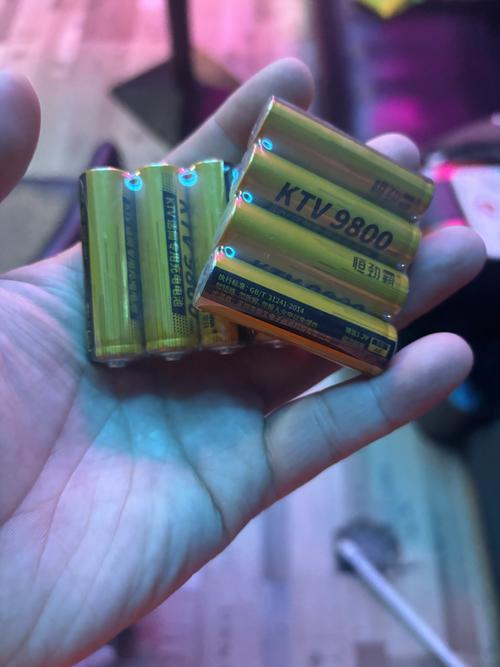 话筒电池怎么充电