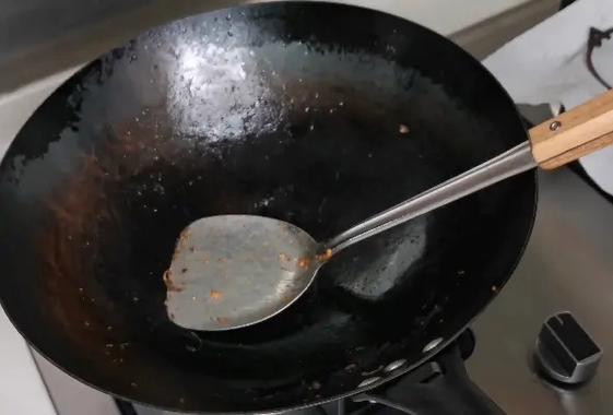 铁锅炒菜粘锅怎么办