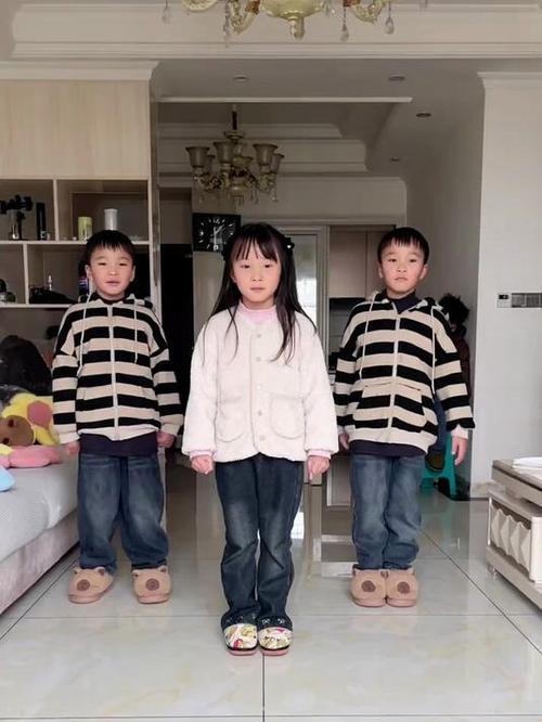 龙凤三胞胎二男一女