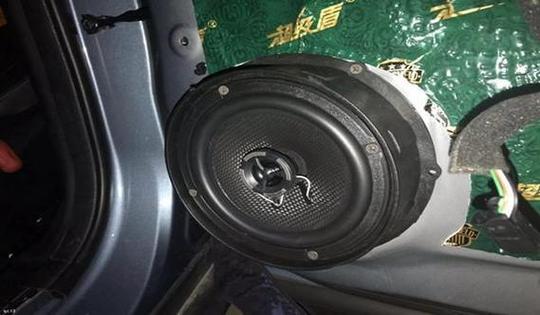 顶部扬声器杂音