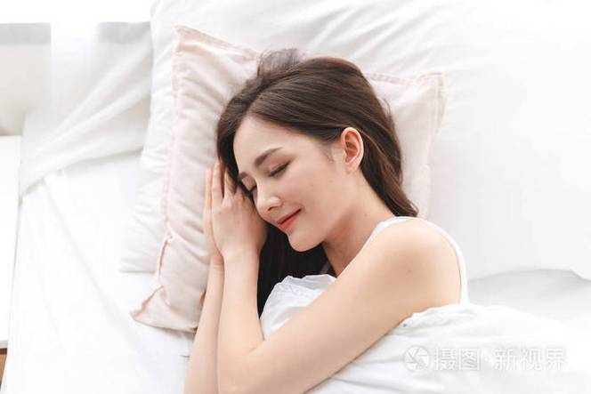 熟睡中的女孩截图1