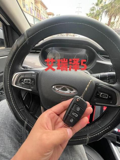 钥匙放到后备箱锁起来怎么办
