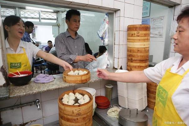 早餐店一年能赚10万么