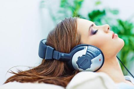 右戴上耳机别人听得到旁边声音吗截图2