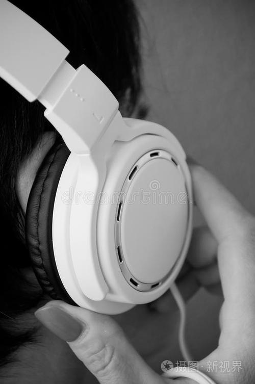 右戴上耳机别人听得到旁边声音吗截图3