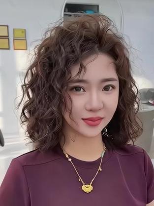 大圆脸适合的发型图片截图2