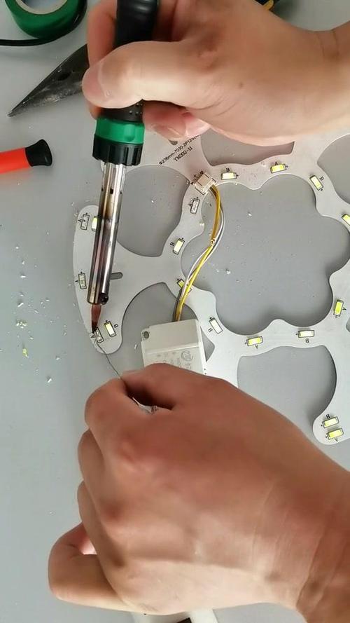 三色led吸顶灯坏了一个颜色