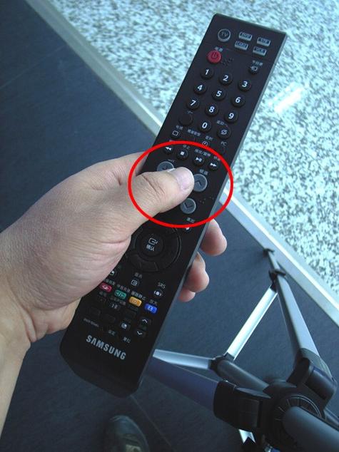 遥控器静音键在哪