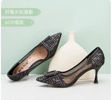 鞋子买正好的还是大一点的