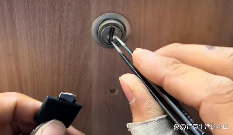 锁被扣怎么取下来截图3