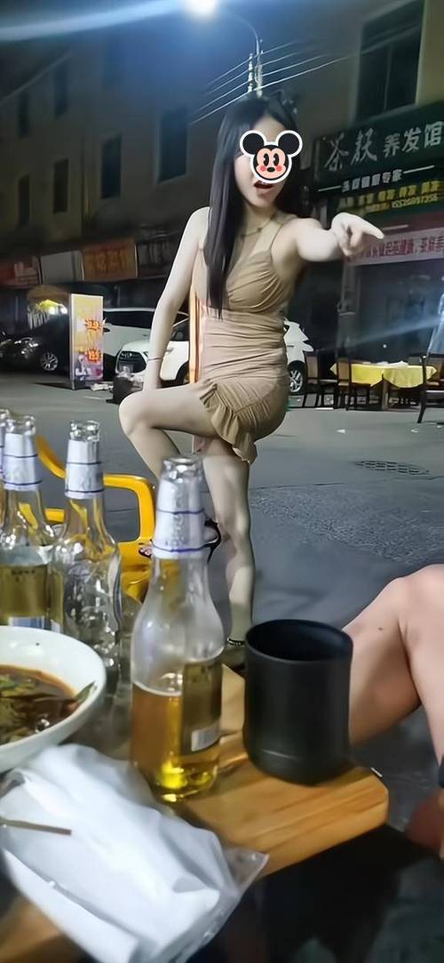 美女喝得烂醉如泥了,被渣男带回了酒截图3